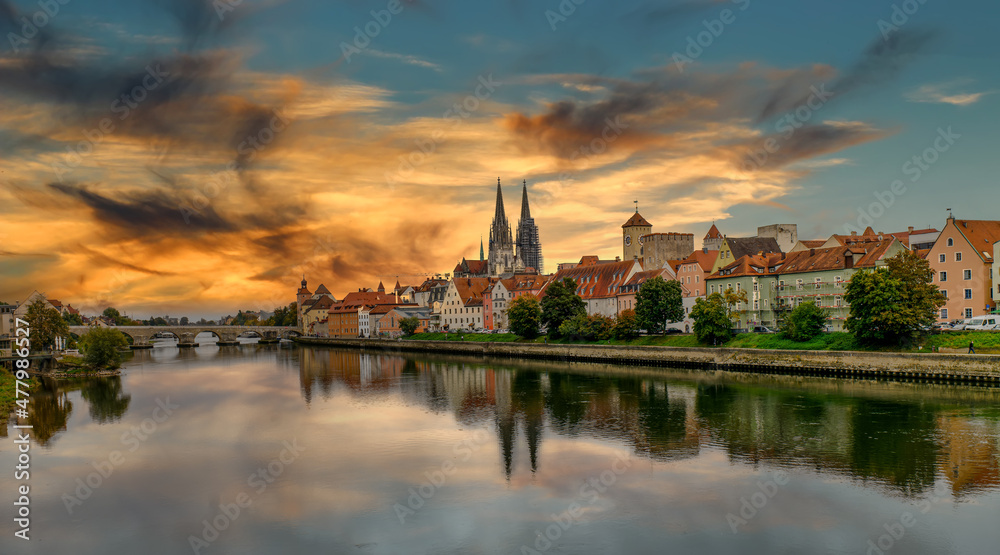 Regensburg (Bayern) Donau, Altstadt und Steinerne Brücke
