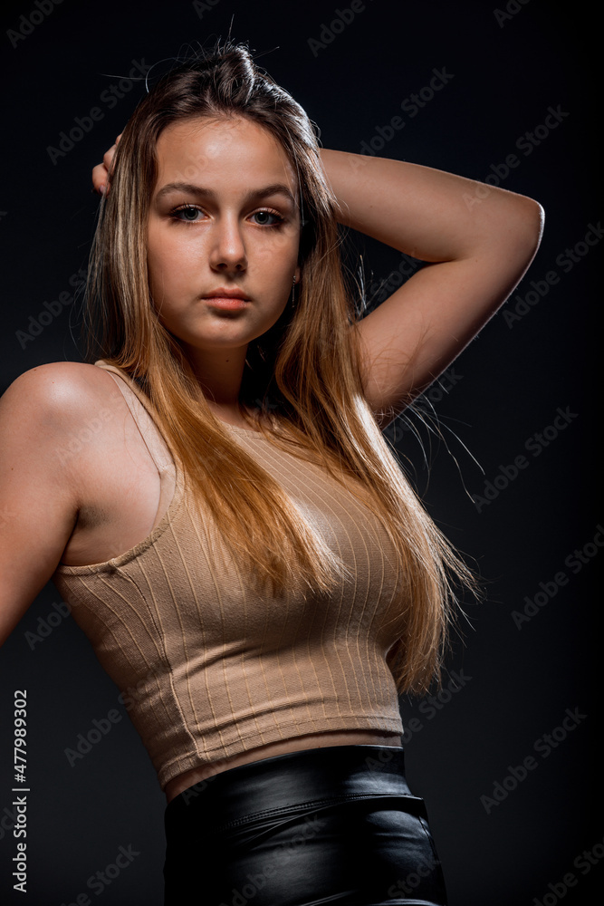 Naklejka premium Cool trendy woman