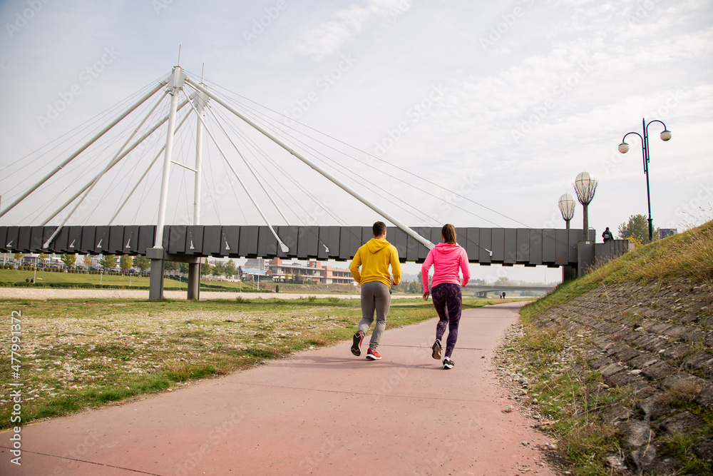 Fototapeta premium Running together on the red track