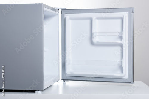 Mini bar refrigerator