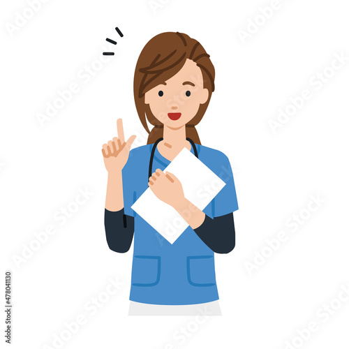 立って書類を手に持って何かひらめいた看護師の女性