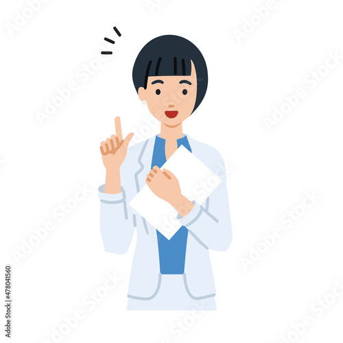 立って書類を手に持って何かひらめいたジャケットの女性
