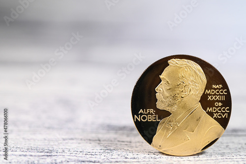 Alfred Nobel prix medaille lauréat sciences scientifique medecine litterature paix