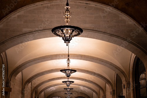 Quadro su tela Penn station chandeliers with arches on the ceiling

214 W 34th St, New York, NY