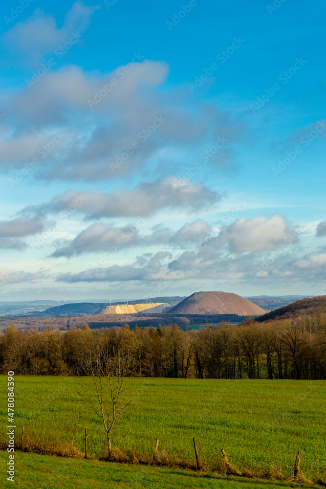 Obraz premium Winterwanderung durch die schöne Vorderrhön bei Mansbach - Hessen