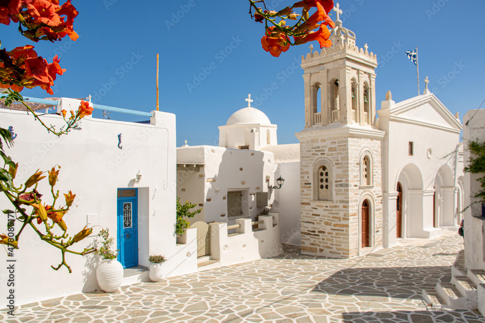 Obraz premium Church in the center of Marpissa, Paros, Greece