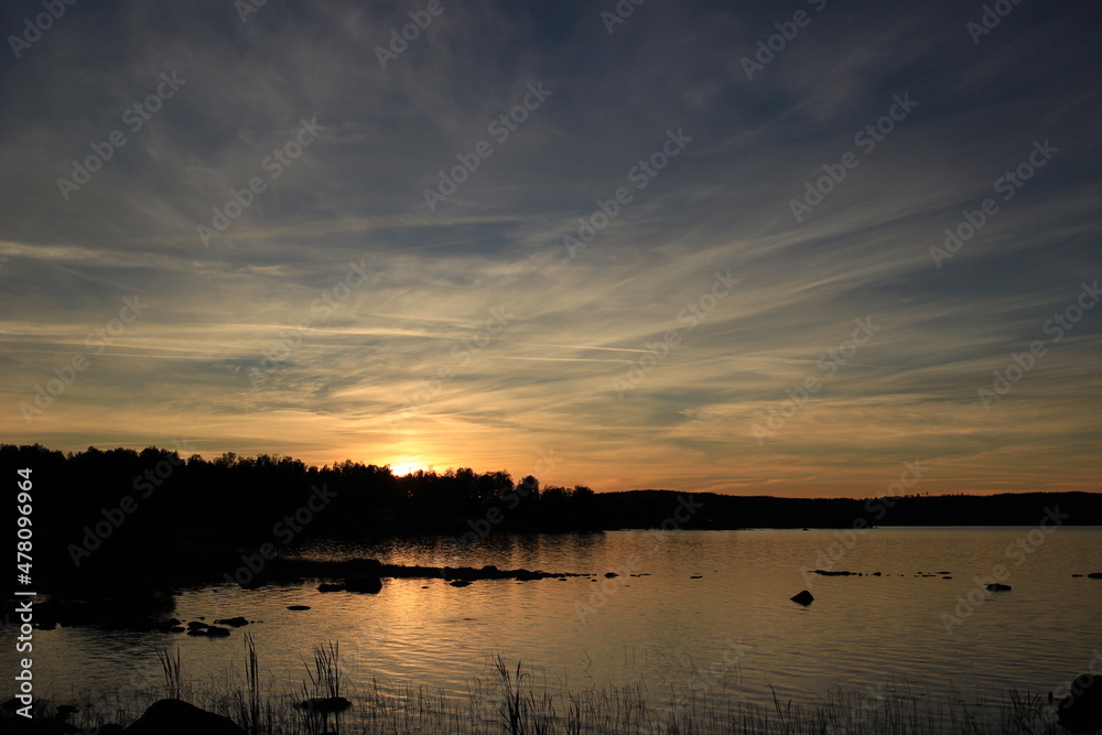 Sonnenuntergang über See in Schweden