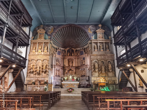 Foto Altar e interior da Igreja de Saint Pierre em Saint-Pèe-Sur-Nivelle, França