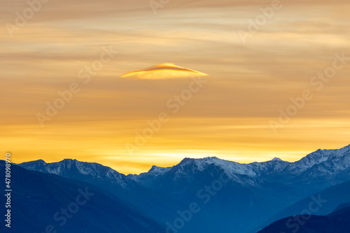 Wolkenformation in der Abenddämmerung über der Ortler Gruppe, Südtirol © nemo1963