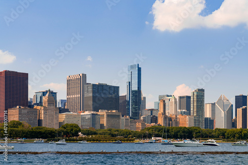 A picturesque view of Downtown skyscrapers of Chicago skyline panorama over Lake Michigan at daytime, Chicago, Illinois, USA © VideoFlow