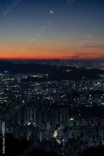 Wallpaper Mural sunrise and moon Torontodigital.ca