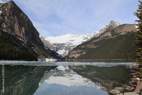 An amazing Lake Louise at a sunny day. Wonderful road trip through Banff and Jasper national park in British Columbia, Canada. An amazing day in Vancouver. What a beautiful nature in Canada.