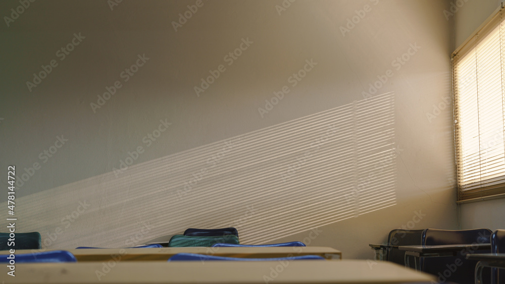 Obraz premium Thai lecture chairs and tables in public university classroom