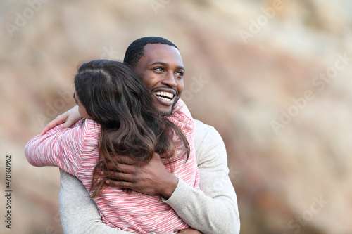 Canvas Print Man with black skin hugging his female friend