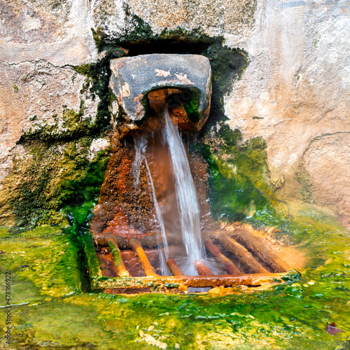 fontaine source d' eau chaude de Chaudes - Aigues