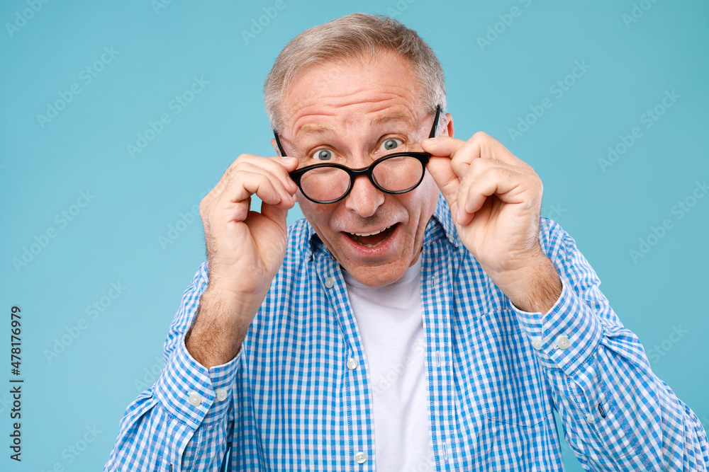 Surprised mature man in glasses staring at camera - obrazy, fototapety, plakaty 