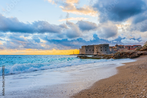 Fototapeta Naklejka Na Ścianę i Meble -  Dubrovnik and Beach Banje on Cloudy day