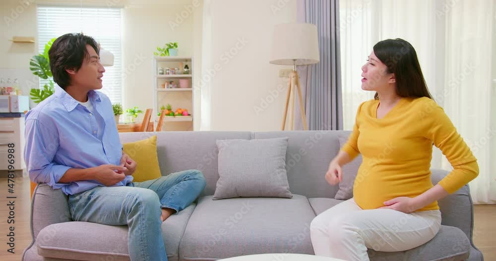 asian pregnant couple have argument asian pregnant couple have argument