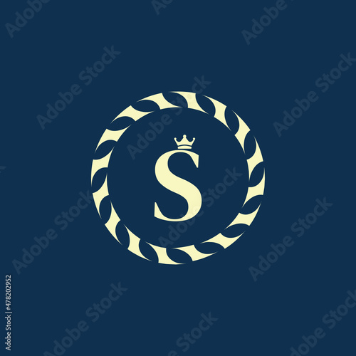 Vintage Insignia Retro Label Badge Letter S Calligraphic Elegant Line Art Logo Monogram Design Element for Business Sign, Identity, Cafe or Hotel Vector Illustration