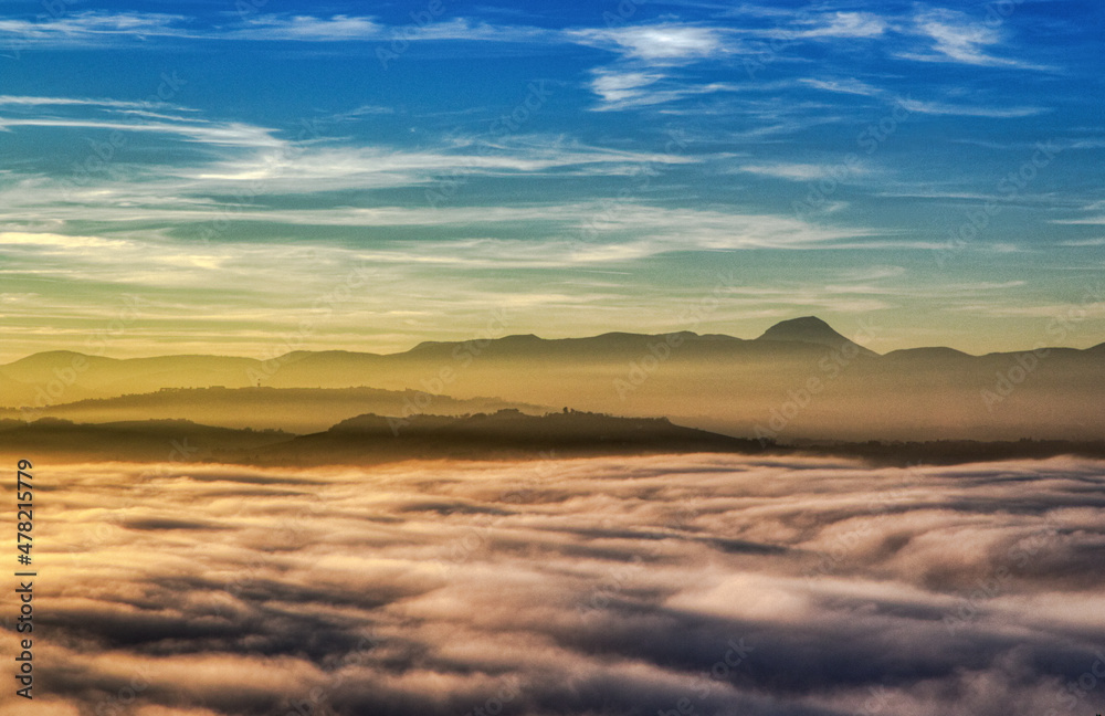 nebbia con tramonto nebbia con tramonto