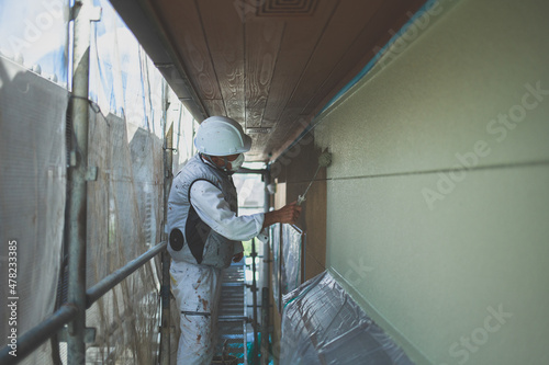 塗装職人の塗装の様子
