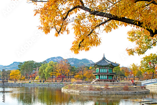 향원정 Hyangwonji Pond and Hyangwonjeong Pavilion (Treasure)