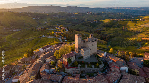 Vista aerea del castello di Serralunga nelle Langhe in autunno photo