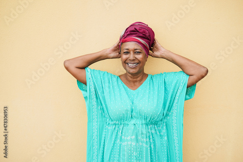 Photography Happy senior african woman looking at camera - Focus on face