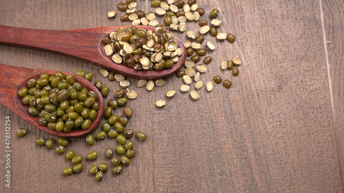 Fototapeta Naklejka Na Ścianę i Meble -  Green Mung Beans Also Know as Mung Dal, Vigna Radiata, Green Beans or Moong Dal isolated on White Background