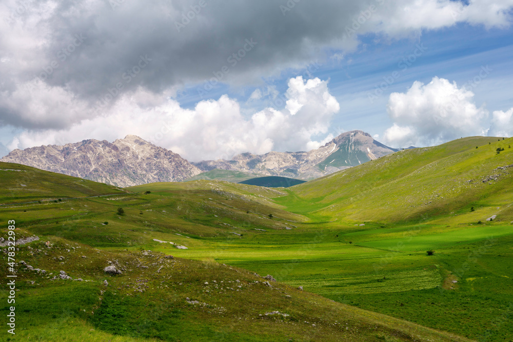 Fototapeta premium Mountain landscape at Gran Sasso Natural Park, in Abruzzo, Italy
