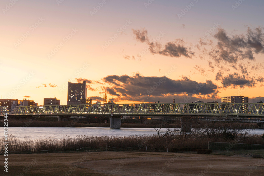 四ツ木河川敷　夕焼け　橋