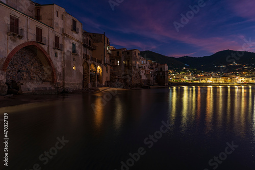 Il pittoresco borgo marinaro di Cefalù al calar della sera, Sicilia	 photo