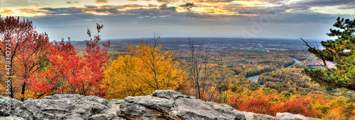 Fotografie View from Bears Den overlooking the Shenandoah Valley during peak fall colors