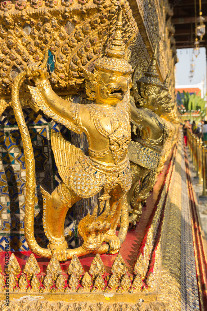 Fototapeta premium Garuda of Wat Phra Kaew in Bangkok evening