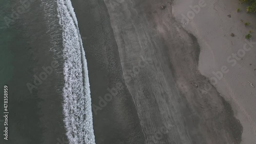 vista aérea con dron de olas rompiendo en la orilla de la playa en Carrillo Guanacaste photo