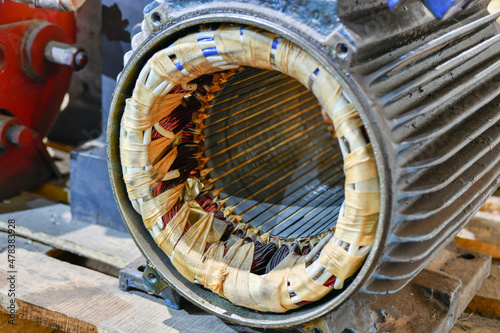Fotografie Repair and rewinding of the copper stator of the electric motor at the factory