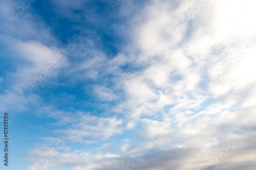 Fototapeta Naklejka Na Ścianę i Meble -  Wallpaper with high cumulus clouds on blue spring sky. Nature background