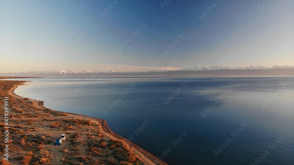 lac lessik au lever de soleil kirghizistan  drone