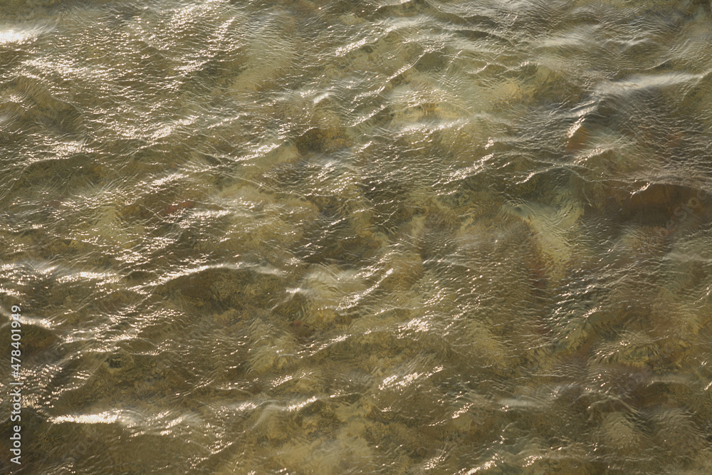 Obraz premium Waves on the surface of the turquoise tropical sea.