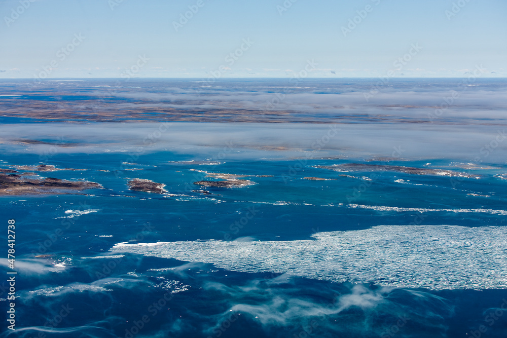 Obraz premium North of Churchill Manitoba on West Coast of Hudson Bay to Whale Cove Village Nunavut