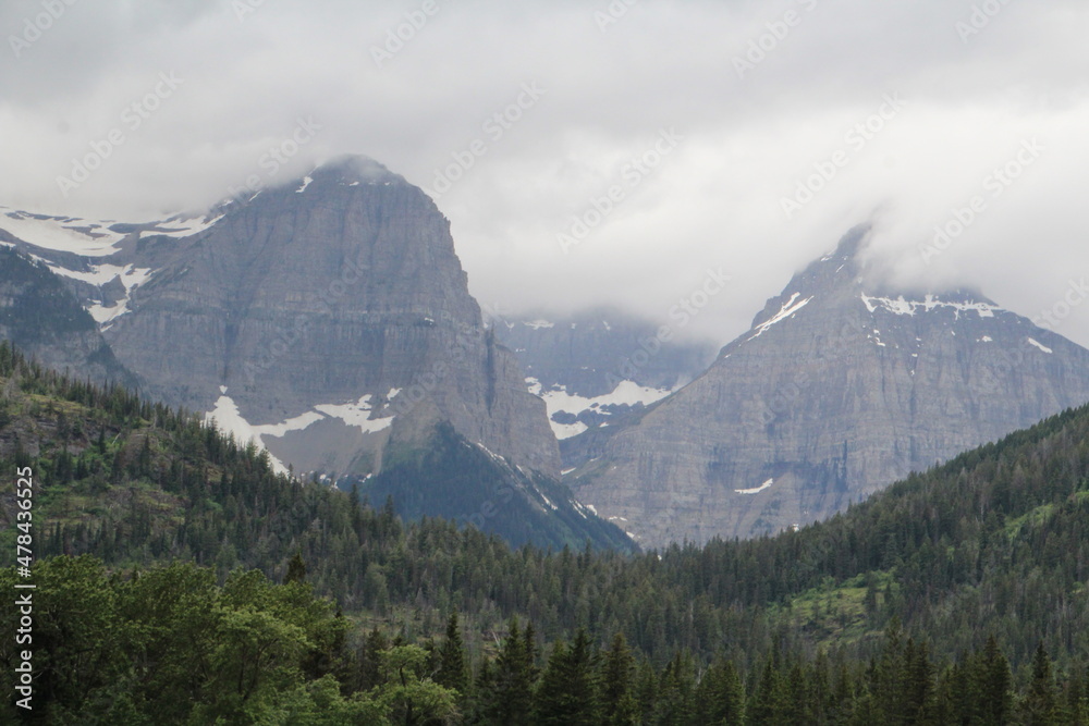 Obraz premium landscape in the mountains, Waterton Lakes National Park, Alberta