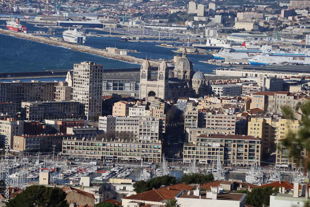 Naklejka premium Vue d'ensemble de Marseille depuis Notre Dame de la Garde, ville de Marseille, département des Bouches du Rhône, France