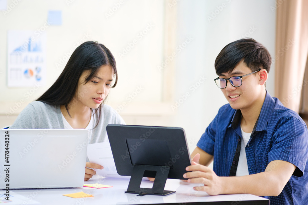 Businessmen teamwork meeting to discuss the investment. Businessmen teamwork meeting to discuss the investment.