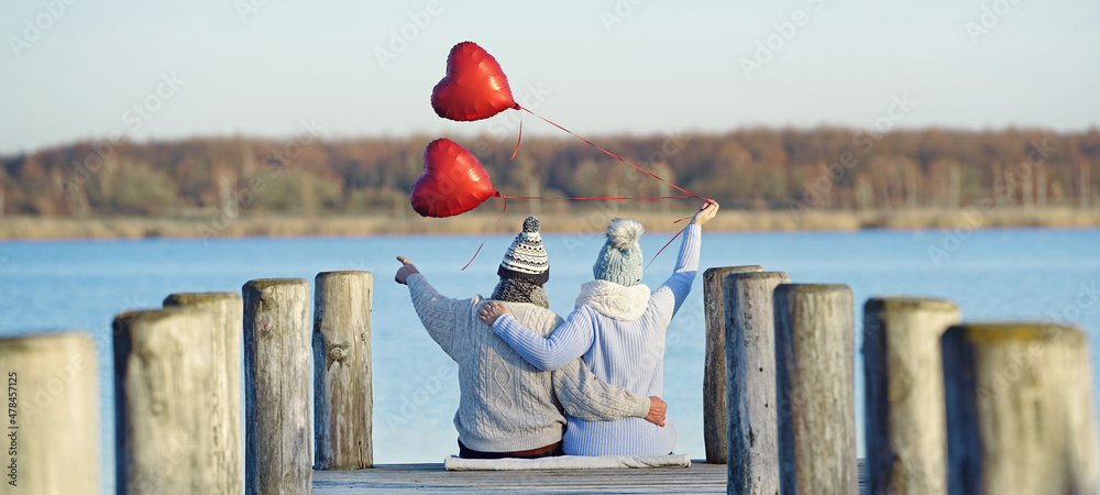 verliebtes Paar am Valentinstag - obrazy, fototapety, plakaty 