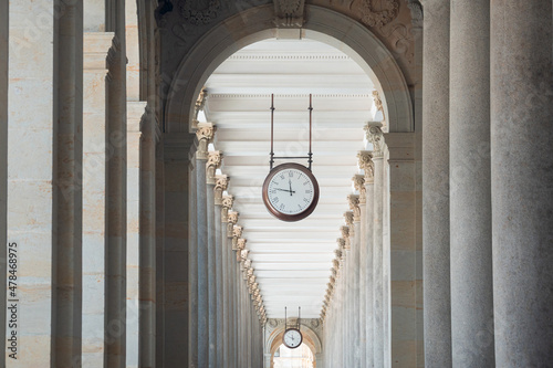 Canvas Print Mill colonnade clock in Karlovy Vary