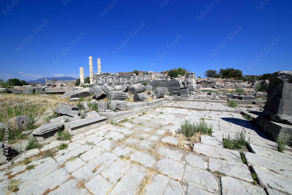 Letoon Ancient City is a historical landmark worth seeing that was once an important area for the Lycian Union. Letoon Ancient City is in the Seydikemer district of Mugla. 