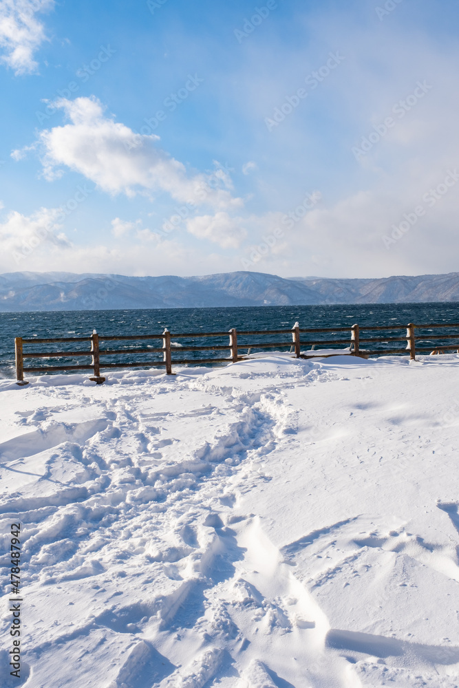 【青森県】雪が積もった冬の十和田湖
【青森県】雪が積もった冬の十和田湖