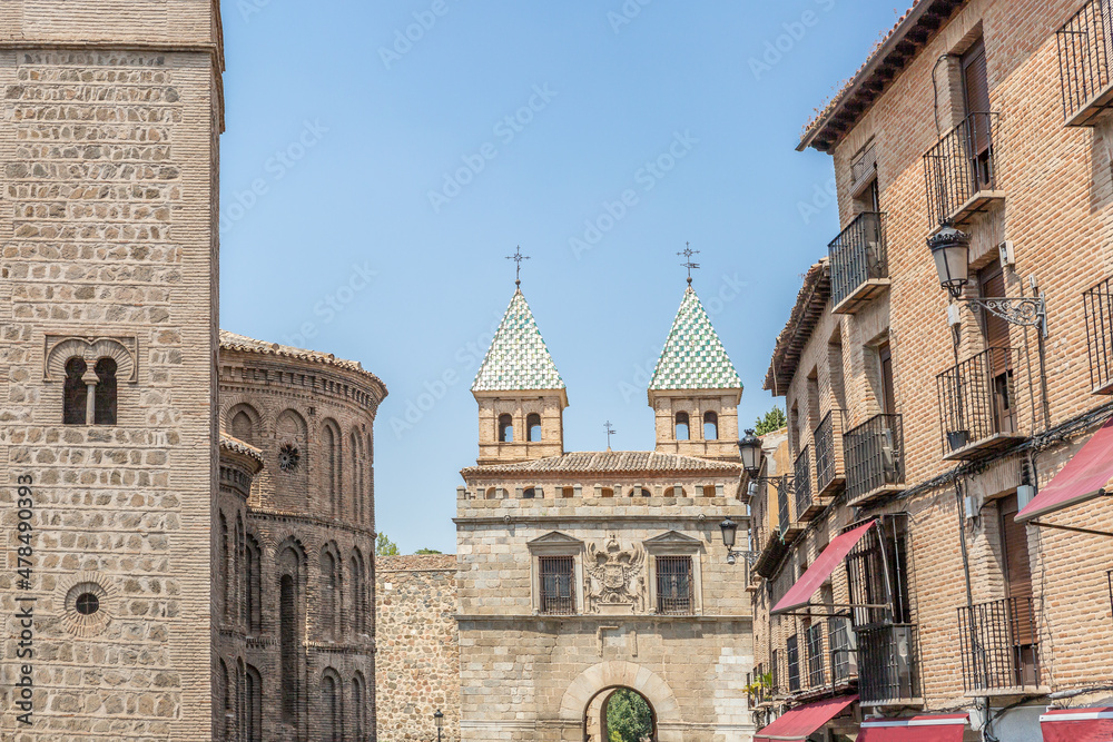 Zona amurallada de entrada a la ciudad de Toledo en España