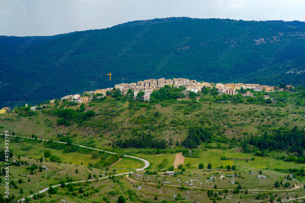 Fototapeta premium Mountain landscape at Gran Sasso Natural Park, in Abruzzo, Italy