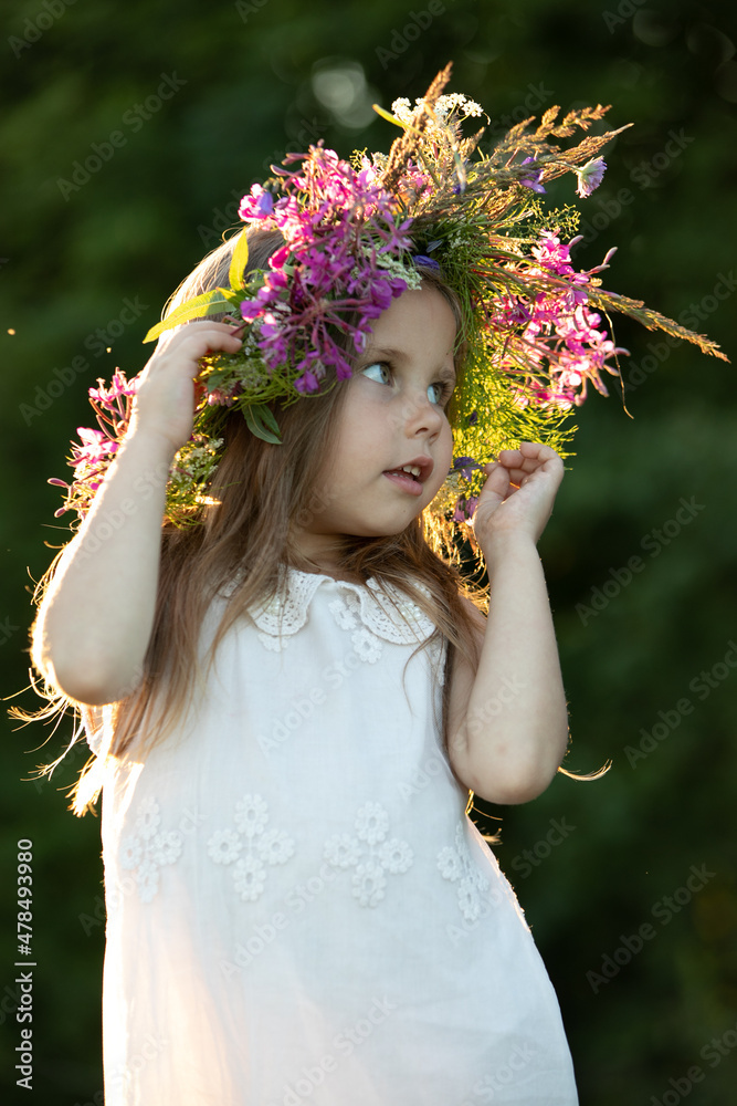 Obraz premium beautiful little girl in a wreath. High quality photo